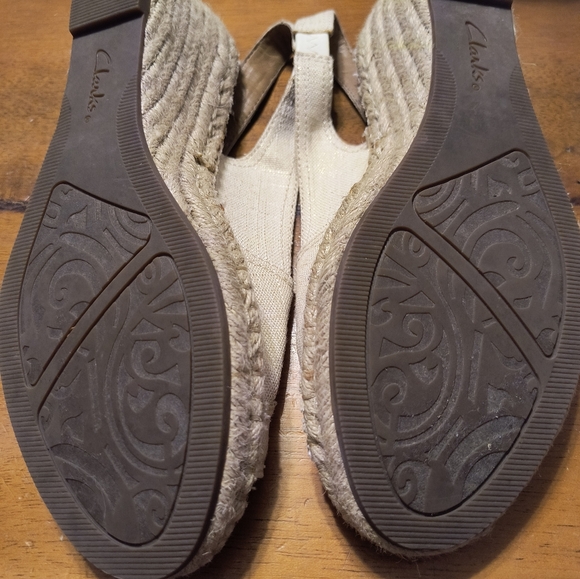 Clarks Artisan Wedge Sandal - Picture 2 of 9